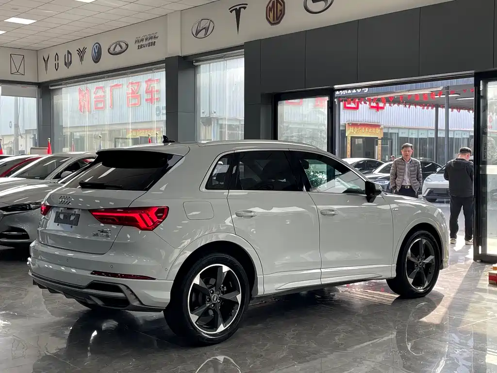 Audi Q3 2022 35 TFSI Fashionable and Dynamic купить на сайте DeffCars