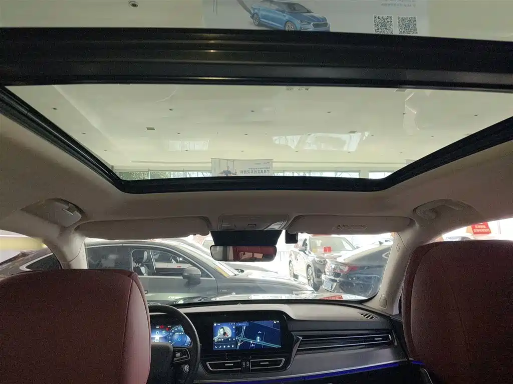 Hongqi HS5 2023 2.0T Qixiang Pro version купить на сайте DeffCars