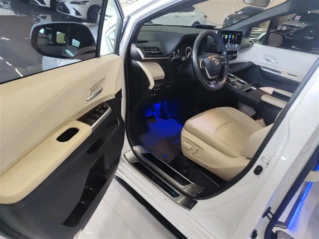 SIENNA 2023 2.5L Hybrid Deluxe Edition купить на сайте DeffCars