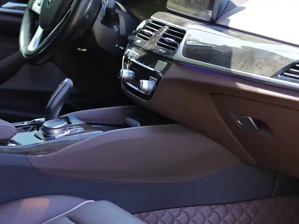 BMW 5 Series 2021 facelift 525Li luxury package купить на сайте DeffCars