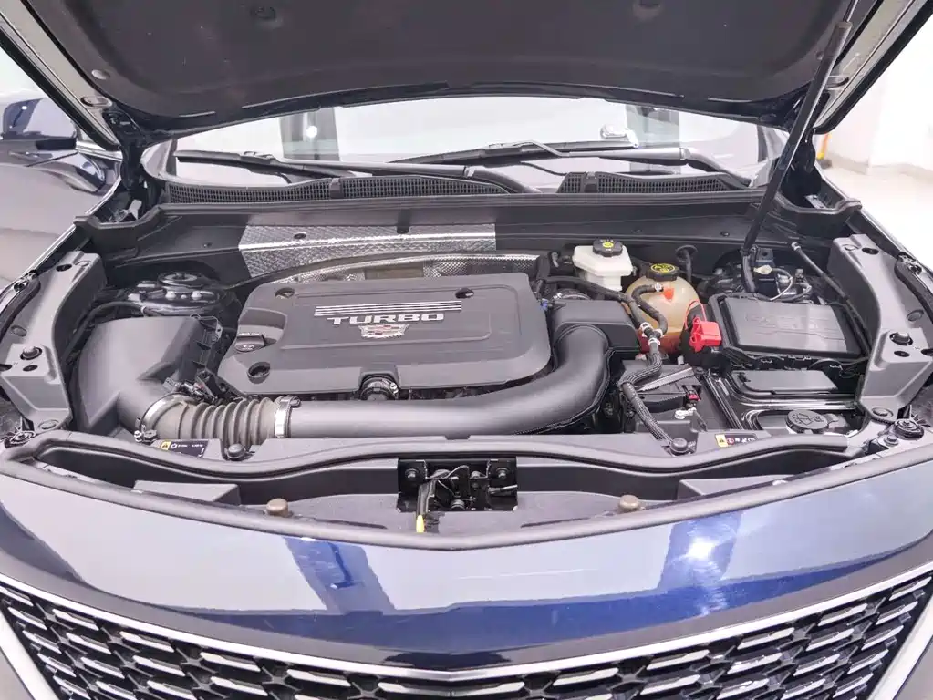 Cadillac XT4 2022 28T two-wheel drive fashion model купить на сайте DeffCars