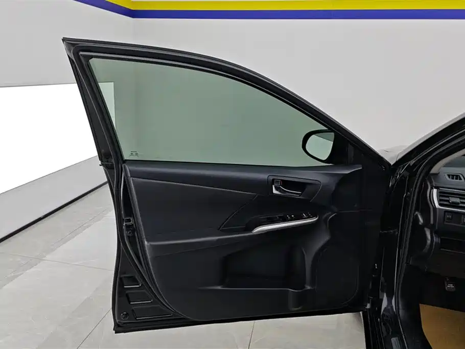 Camry 2016 2.0G 10th Anniversary Leading Edition купить на сайте DeffCars