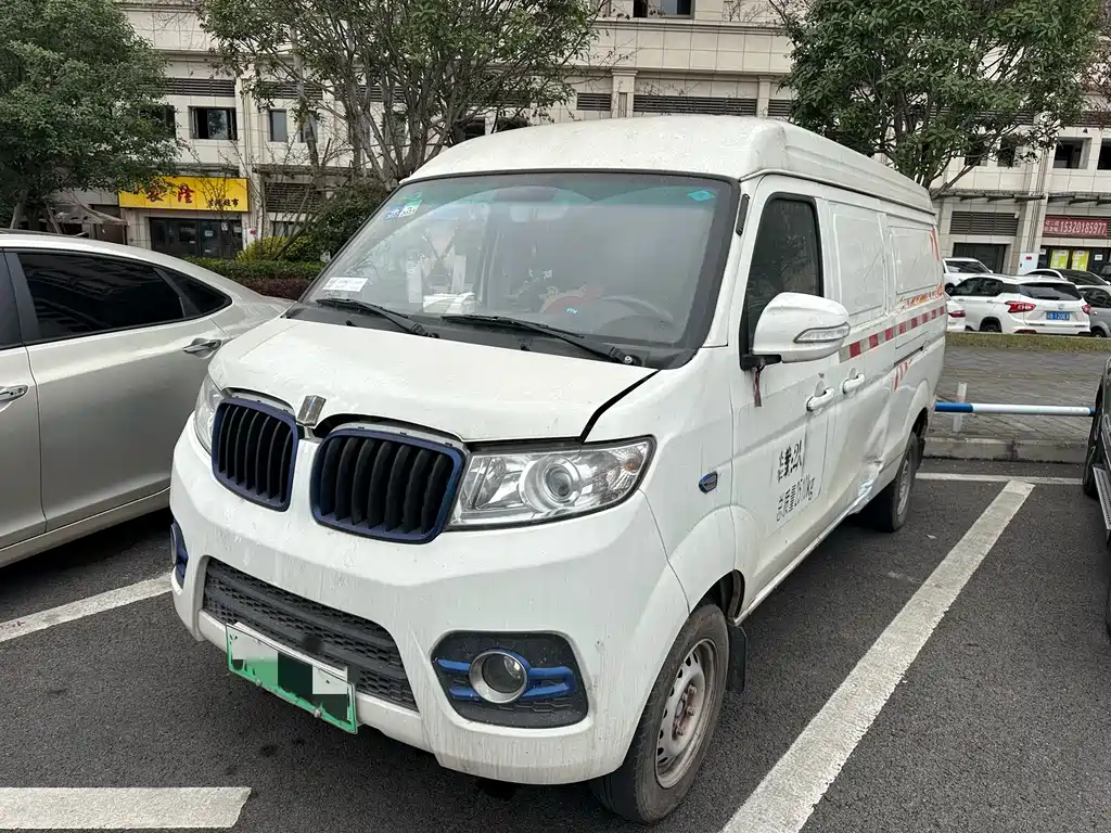 Long range E5 2019 enclosed truck купить на сайте DeffCars