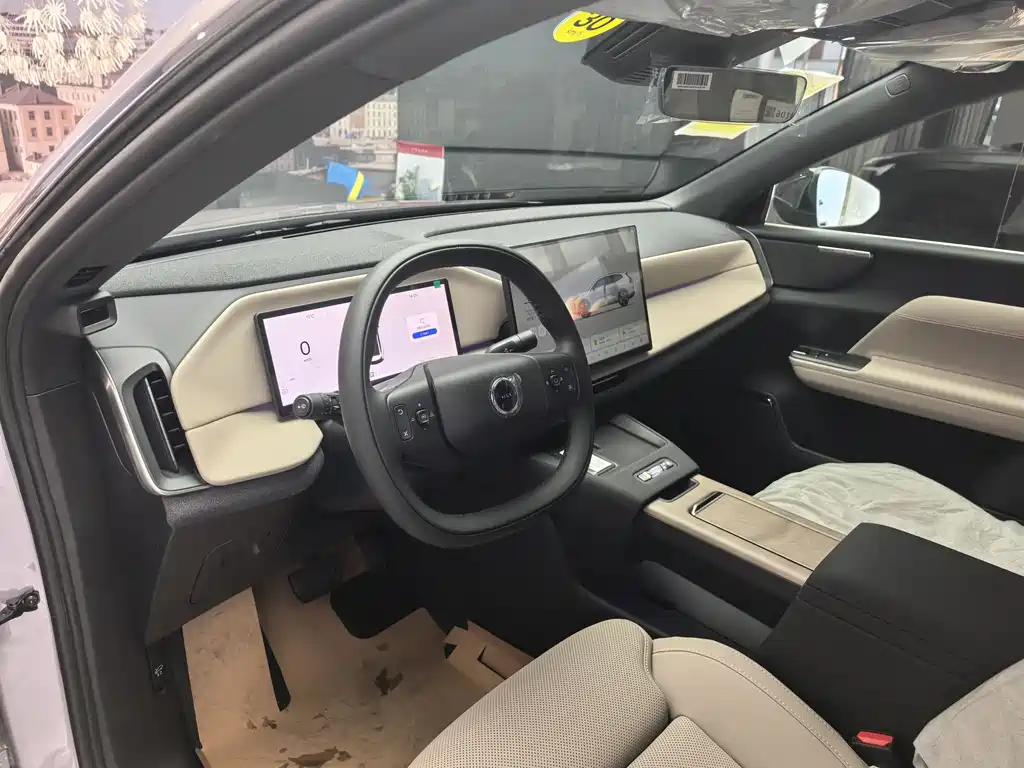 Volvo XC70 Plug-in Hybrid 2026 Four-wheel Drive Super Long Range Plus купить на сайте DeffCars