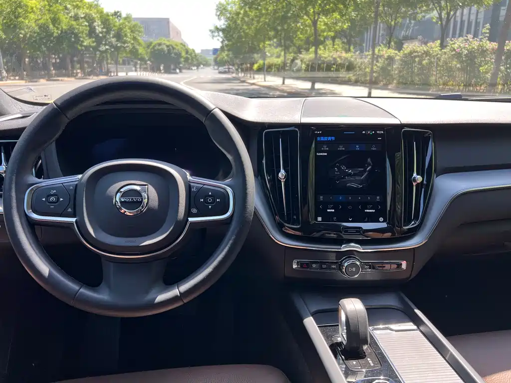 Volvo XC60 2022 B5 four-wheel drive Zhiyi Luxury Edition купить на сайте DeffCars