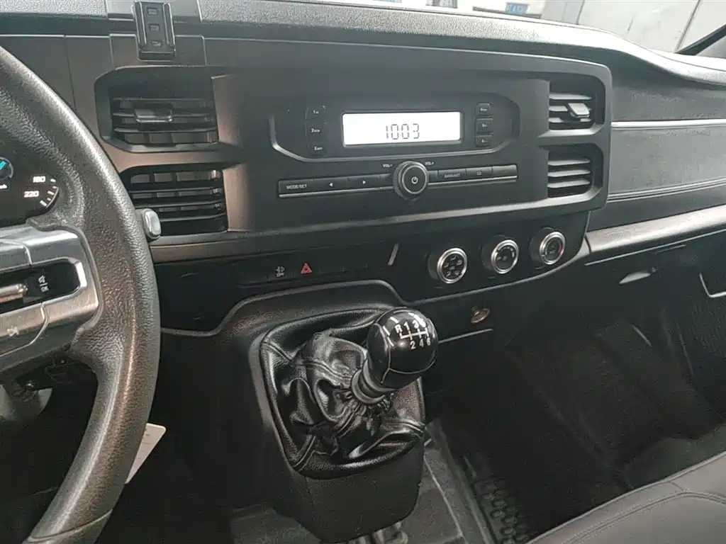 Jiangling Fushun 2022 2.0T manual multi-function passenger car short-axle low-roof 6-seater купить на сайте DeffCars