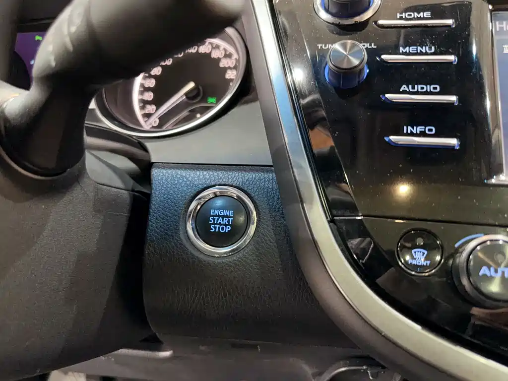 Camry 2018 2.0G Deluxe Edition купить на сайте DeffCars