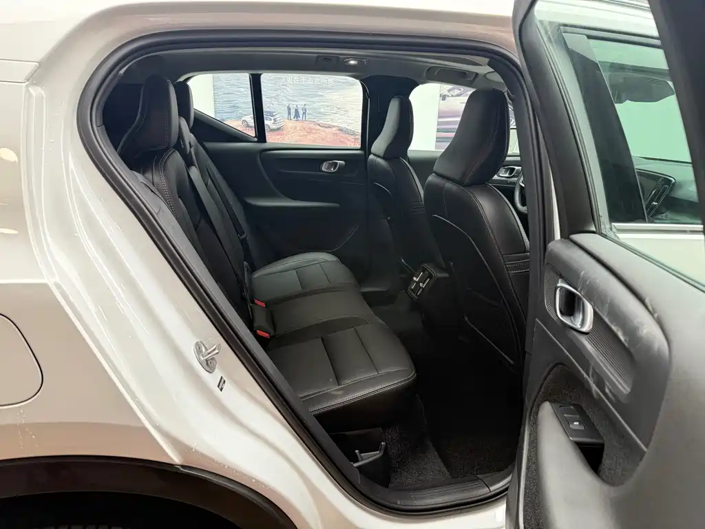 Volvo XC40 2025 B4 four-wheel drive Zhiyuan luxury version купить на сайте DeffCars