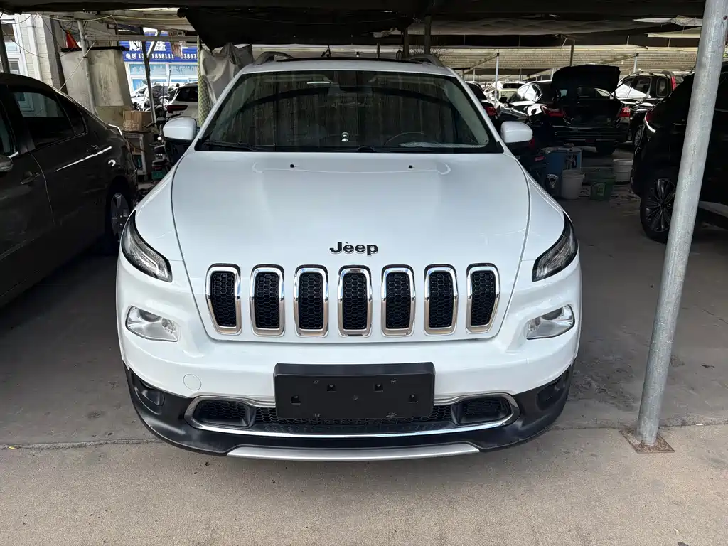Cherokee (Китай) 2017 2.0L Superior Edition купить на сайте DeffCars