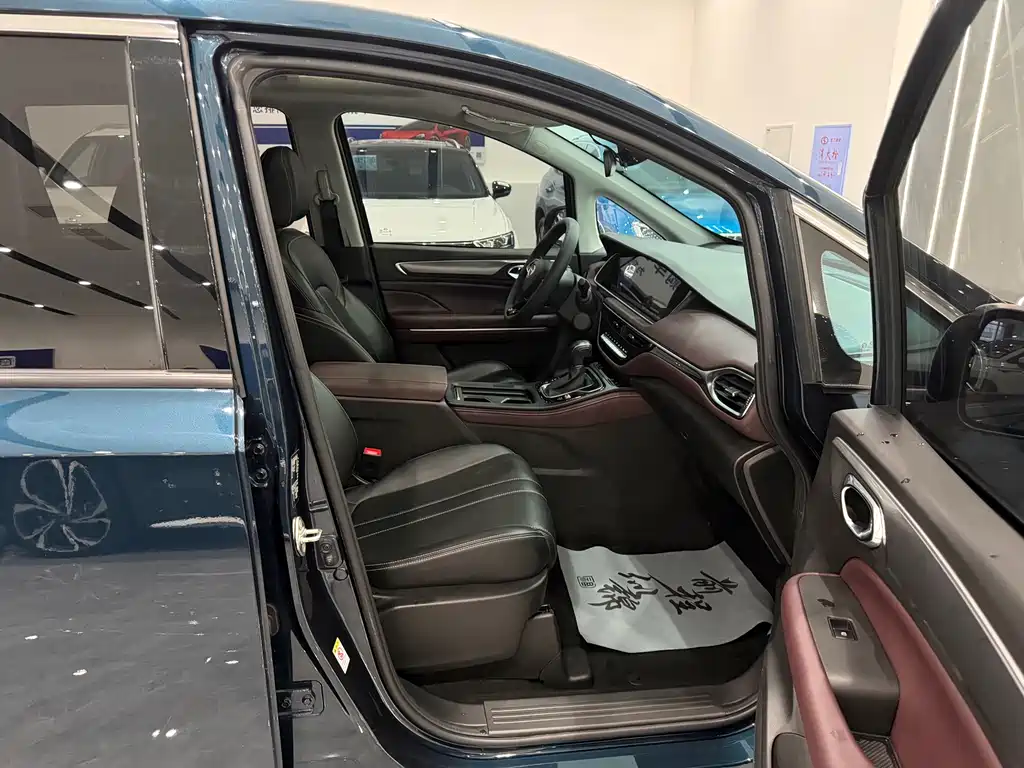 Trumpchi M6 2021 270T DCT Deluxe Edition (seven seats) купить на сайте DeffCars