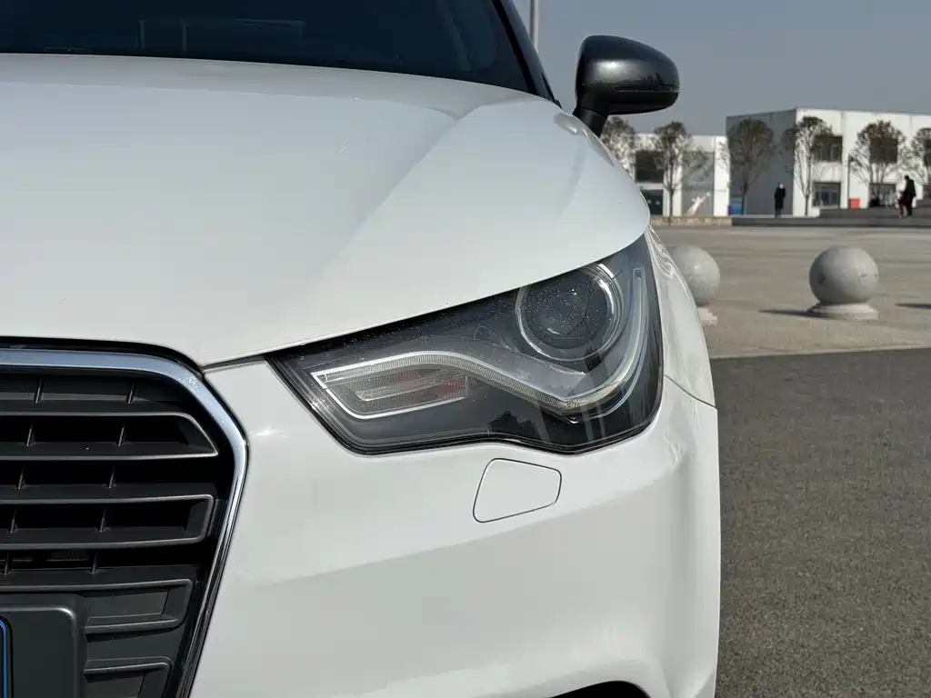 Audi A1 2014 30 TFSI Comfort купить на сайте DeffCars