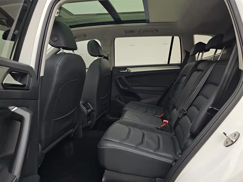 Tiguan L 2020 330TSI automatic two-wheel drive smart luxury version National VI купить на сайте DeffCars