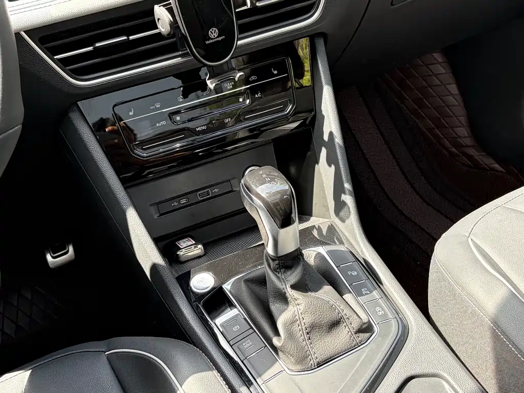 Tiguan L 2024 Outstanding Model 330TSI Automatic Two-wheel Drive R-Line Longyao Edition купить на сайте DeffCars