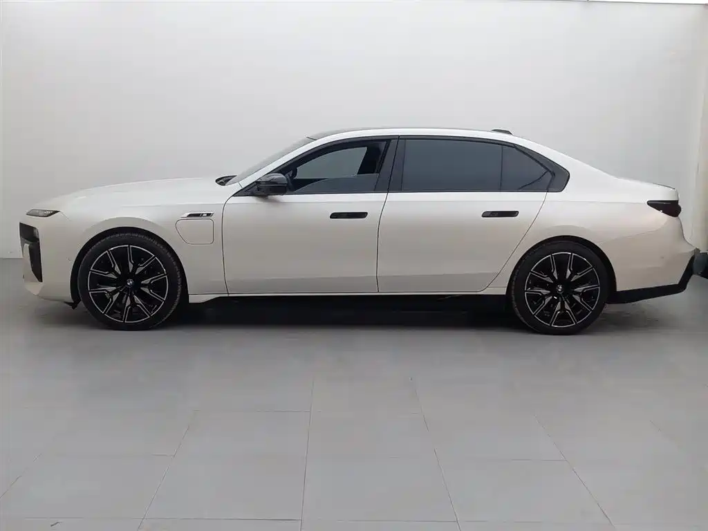 BMW i7 M70L 2023 M70L купить на сайте DeffCars