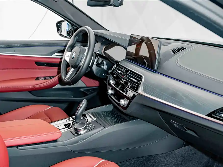 BMW 5 Series 2023 530Li Leading M Sports Package купить на сайте DeffCars