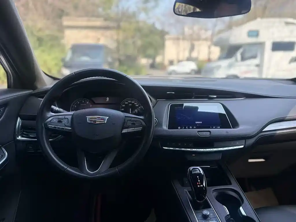 Cadillac XT4 2021 28T two-wheel drive luxury model купить на сайте DeffCars