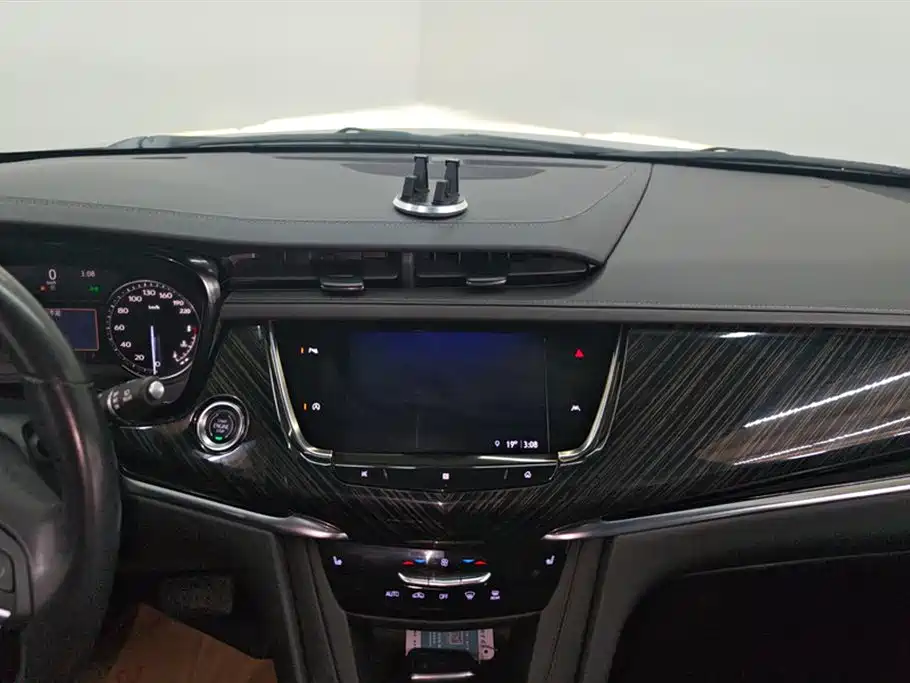 Cadillac XT6 2021 28T six-seat luxury model купить на сайте DeffCars