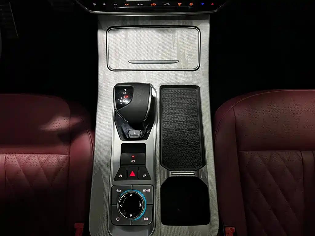 Jietu X70 PLUS 2023 model 1.5T DCT Brave PLUS 7 seats купить на сайте DeffCars