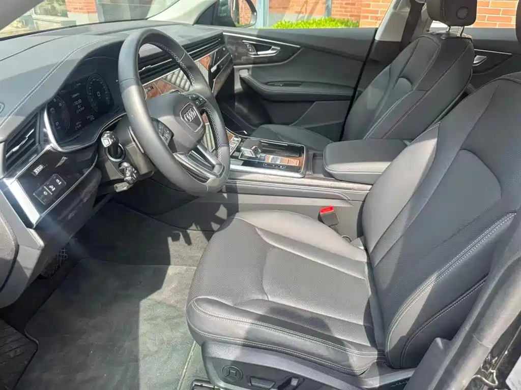 Audi Q8 2024 55 TFSI luxury and dynamic model купить на сайте DeffCars