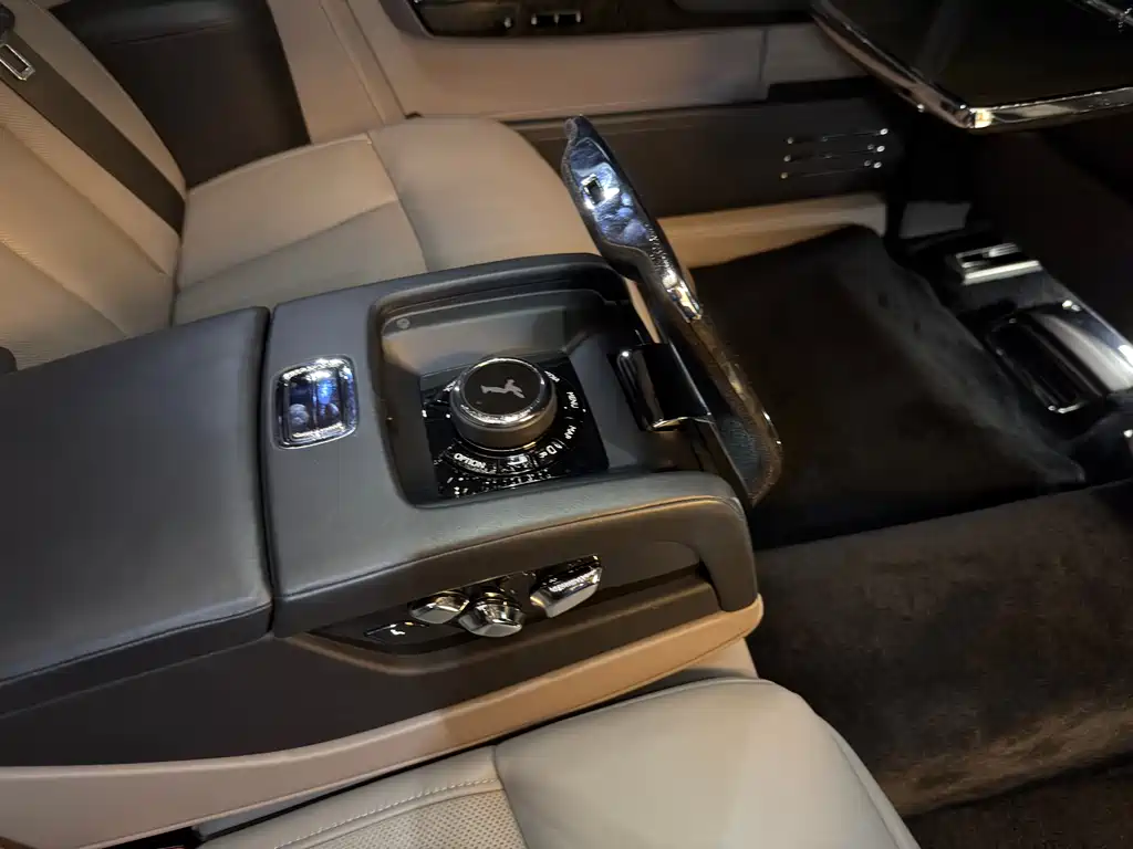 Phantom 2018 6.7T long wheelbase version купить на сайте DeffCars