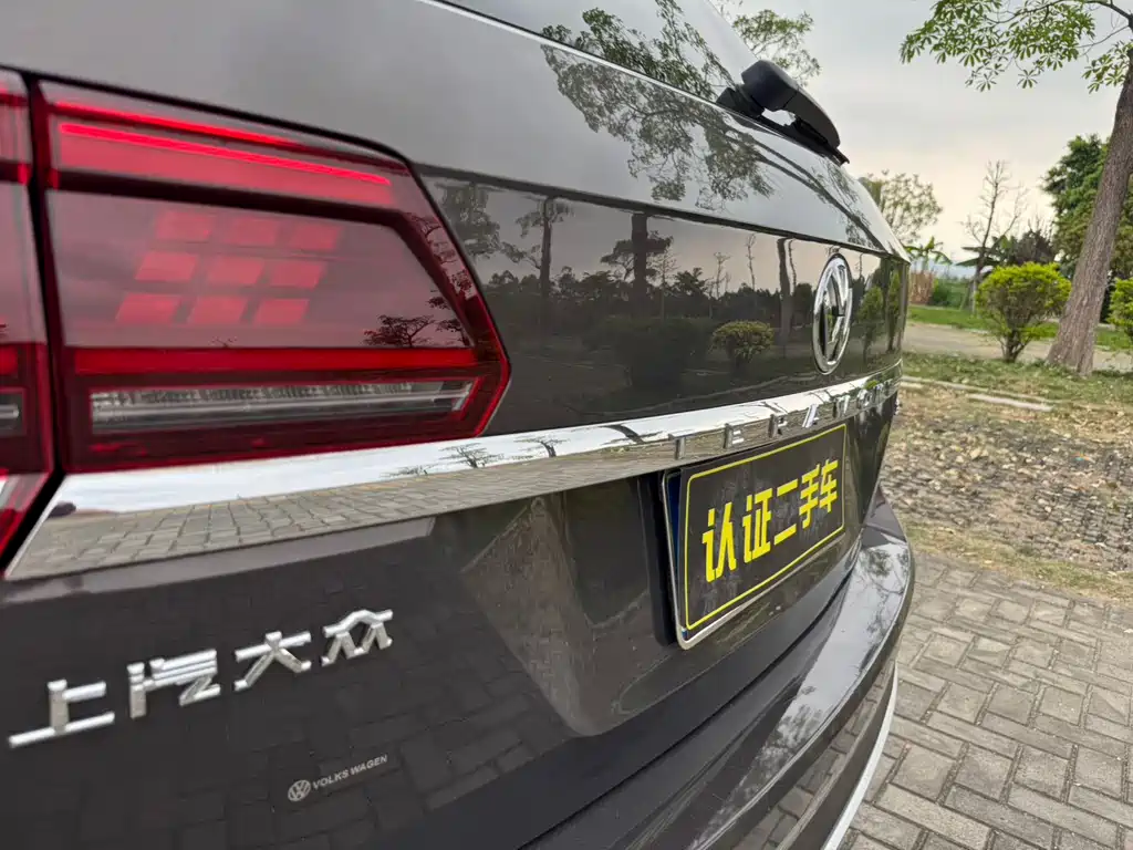 Touron 2017 330TSI two-wheel drive luxury version купить на сайте DeffCars