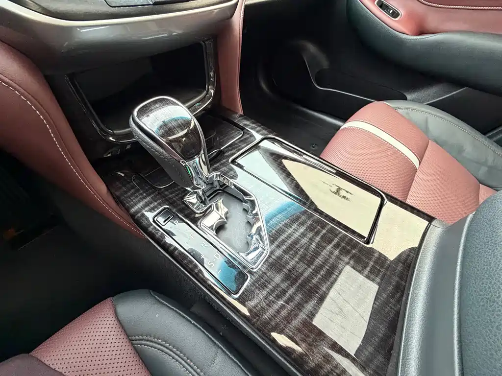 Crown 2017 2.0T Sports Edition купить на сайте DeffCars