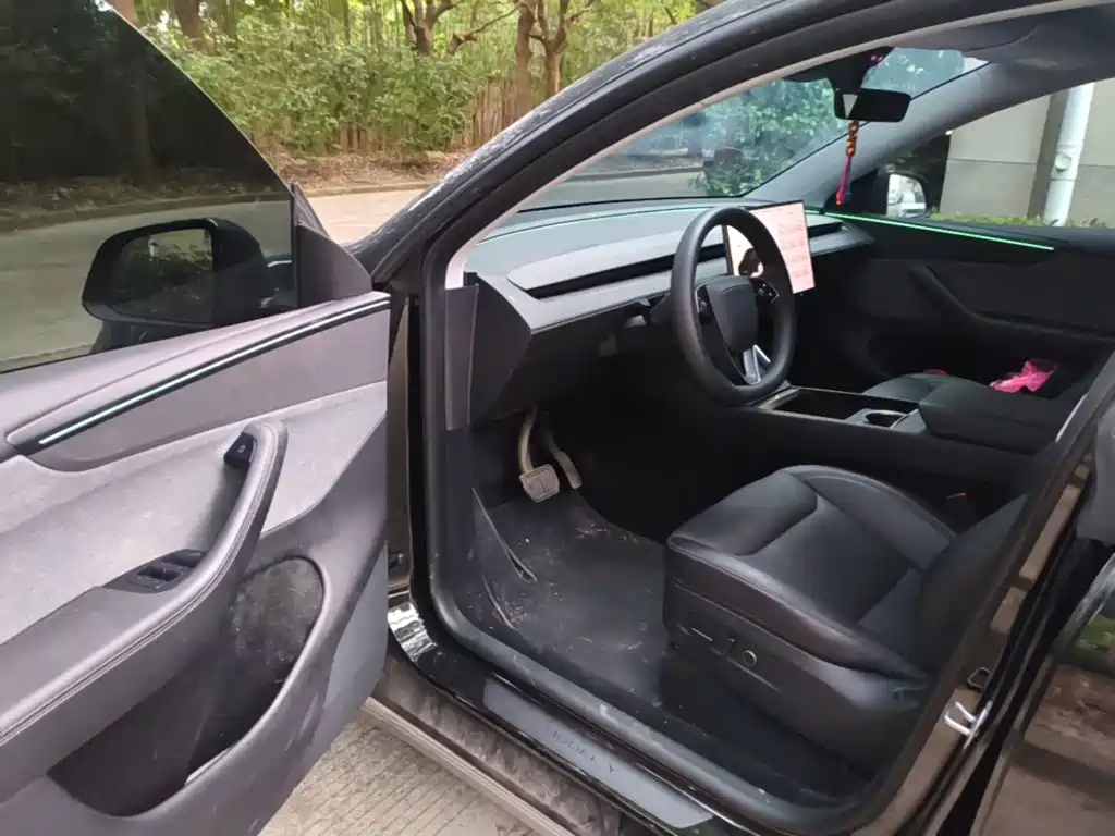 Model Y 2025 rear-wheel drive version купить на сайте DeffCars
