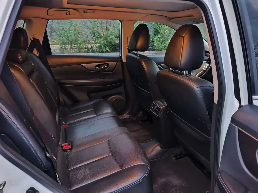 X-Trail 2014 2.0L CVT Comfort Edition 2WD купить на сайте DeffCars