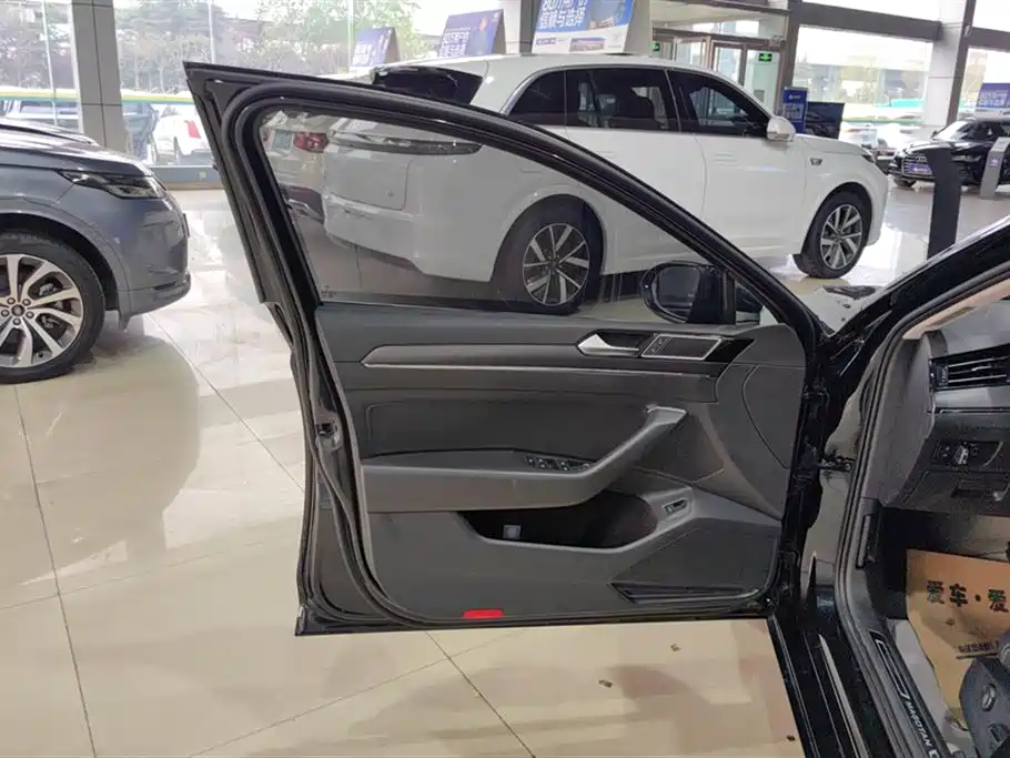 Magotan 2020 330TSI DSG leading model купить на сайте DeffCars