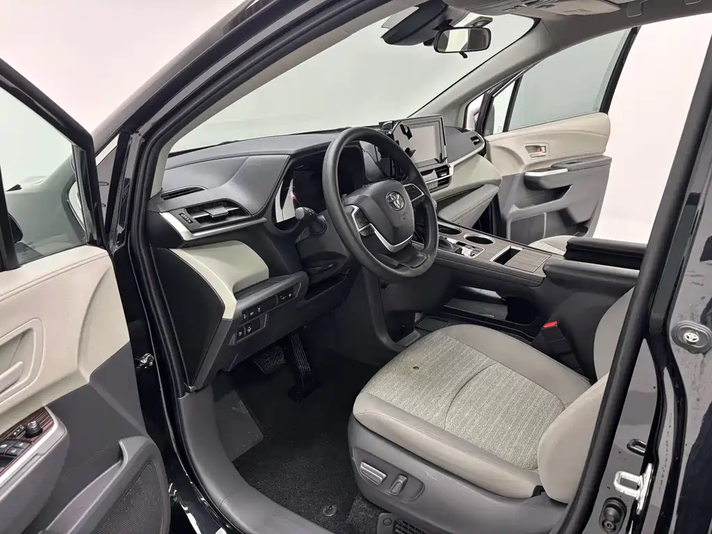 SIENNA 2023 2.5L Hybrid Comfort Edition купить на сайте DeffCars