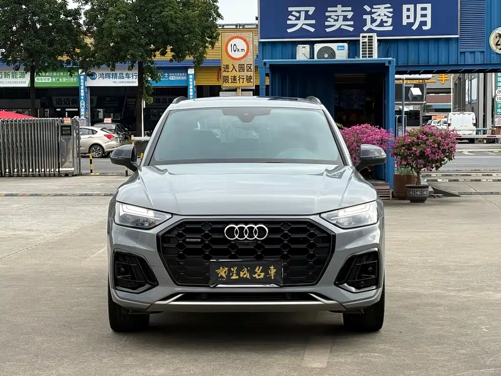 Audi Q5L 2025 45th Anniversary Collector's Edition 40 TFSI Luxurious and Dynamic купить на сайте DeffCars