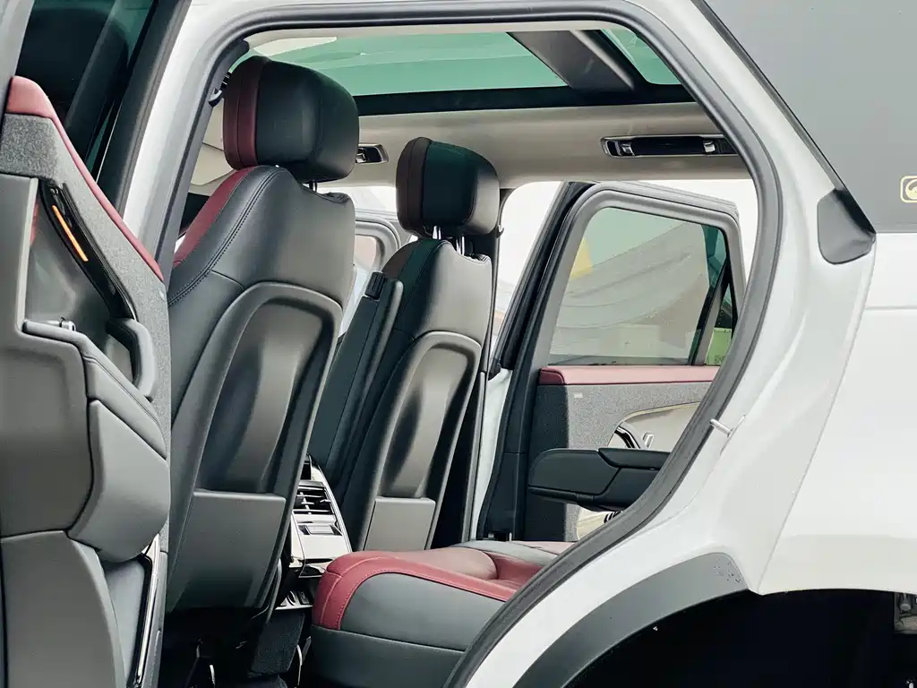 Range Rover Sport 2024 400PS Dynamic SE купить на сайте DeffCars