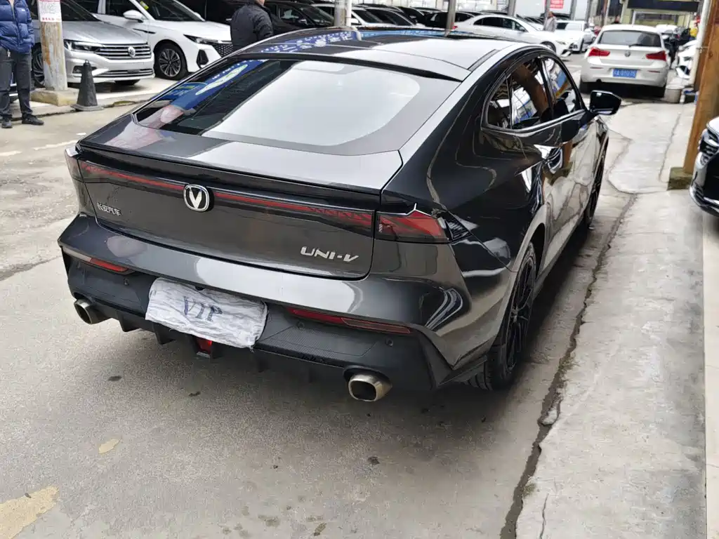 Changan UNI-V 2023 1.5T premium model купить на сайте DeffCars
