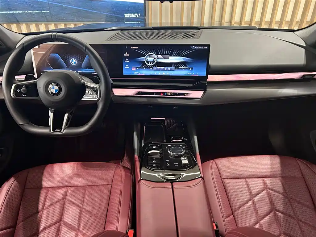 BMW 5 Series 2025 530Li Leading M Sports Package купить на сайте DeffCars