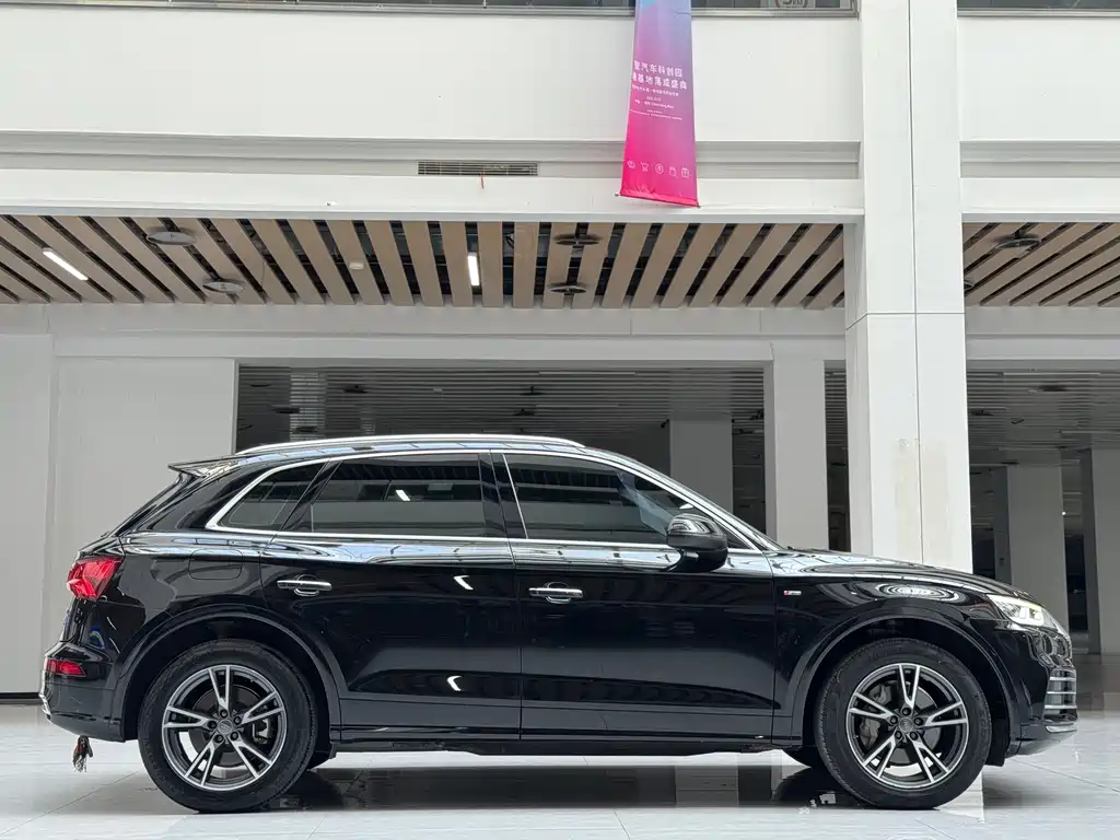 Audi Q5L 2020 facelift 40 TFSI enjoys fashionable style купить на сайте DeffCars