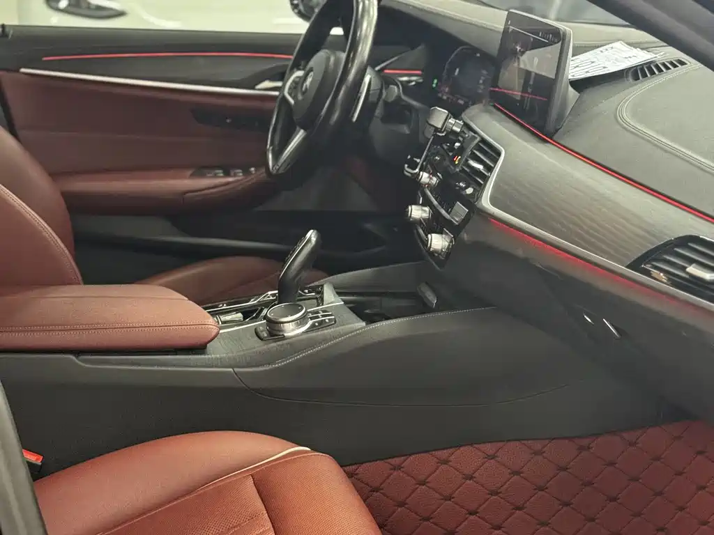 BMW 5 Series 2021 530Li Leading M Sports Package купить на сайте DeffCars