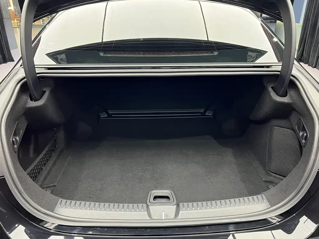 Mercedes-Benz E-Class 2024 E 300 L Luxury Model купить на сайте DeffCars