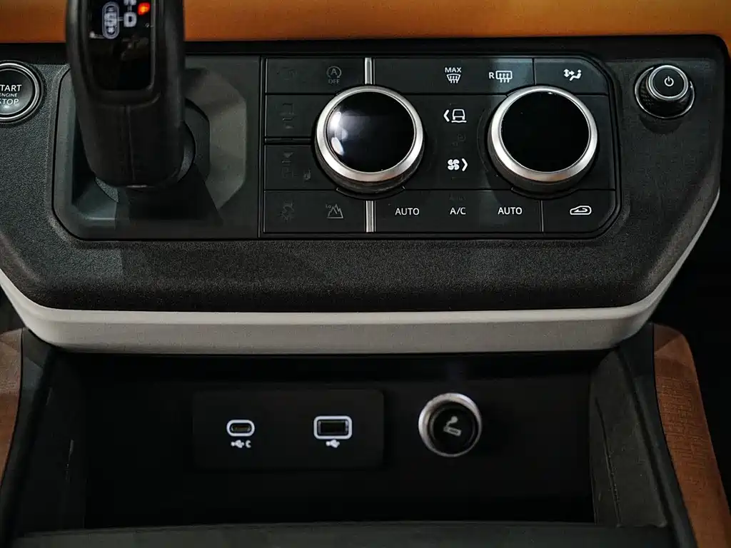 Land Rover Defender 2024 110 3.0T P400 X-DYNAMIC HSE купить на сайте DeffCars
