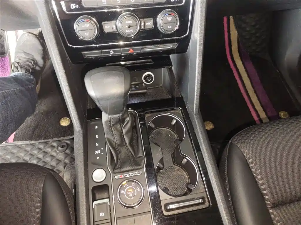Touron 2020 380TSI four-wheel drive comfort version National VI купить на сайте DeffCars