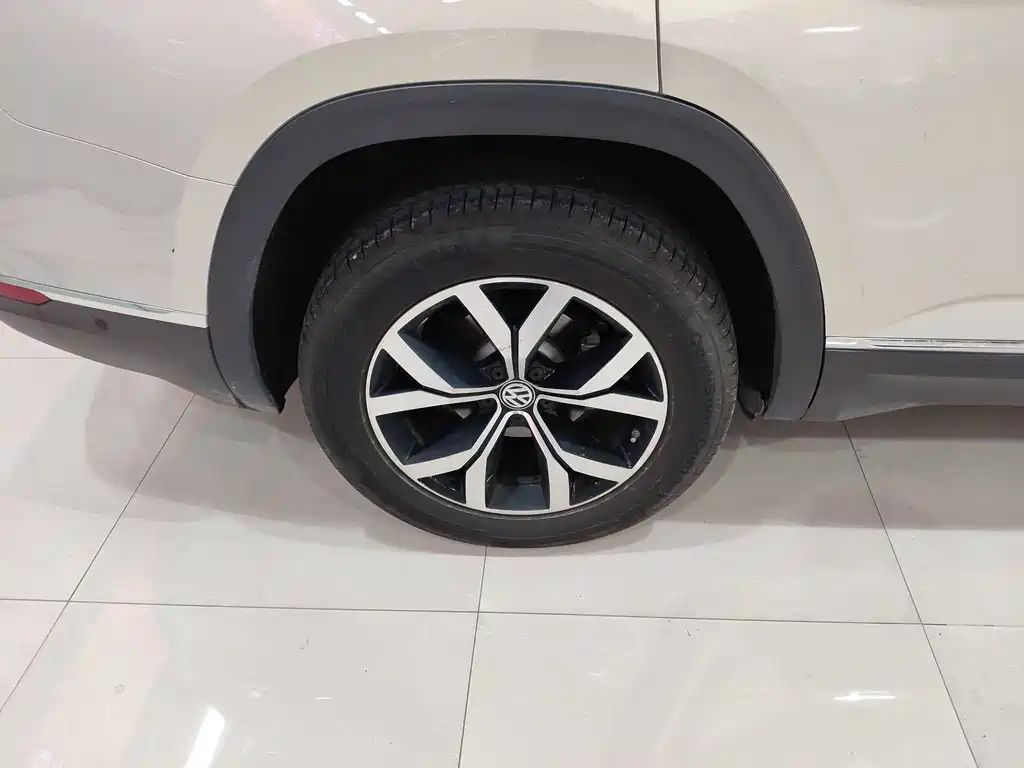 Touron 2017 380TSI four-wheel drive luxury version купить на сайте DeffCars