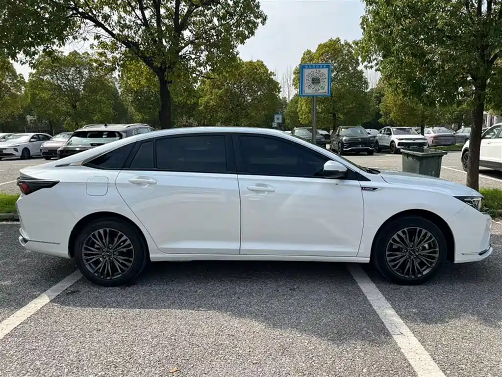 Yixuan MAX 2023 1.5T super dad version купить на сайте DeffCars