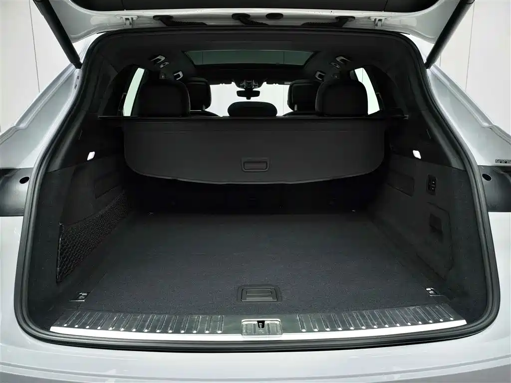 Cayenne New Energy 2019 Cayenne E-Hybrid 2.0T купить на сайте DeffCars