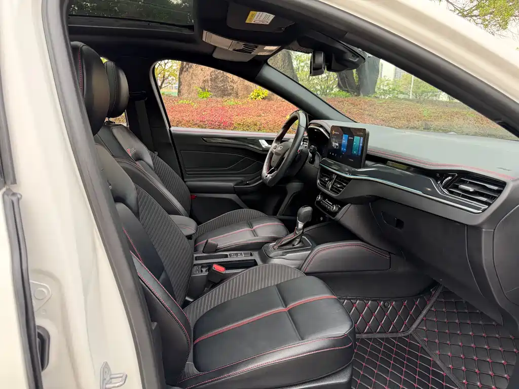 Focus 2022 Hatchback EcoBoost 180 Automatic ST Line купить на сайте DeffCars