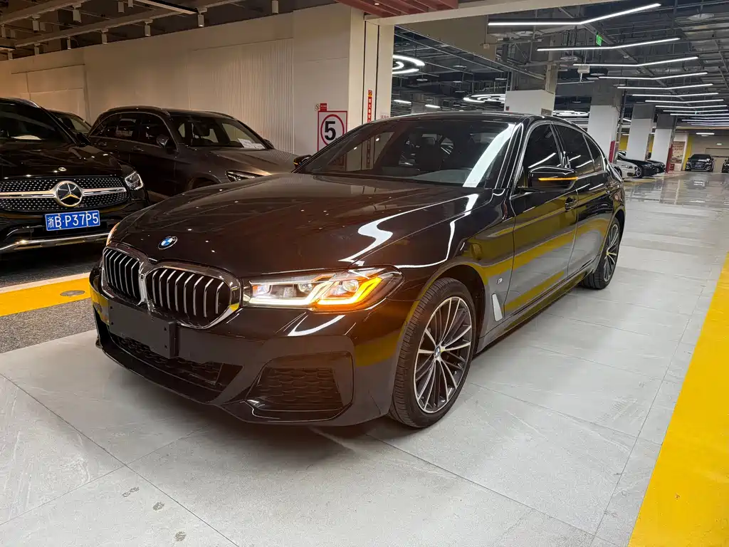 BMW 5 Series 2023 530Li Leading M Sports Package купить на сайте DeffCars