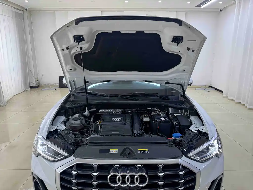 Audi Q3 2022 35 TFSI aggressive and dynamic купить на сайте DeffCars