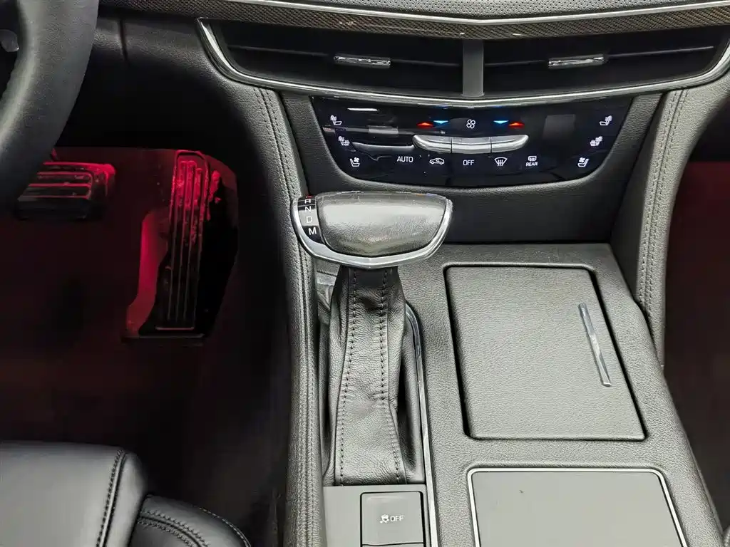 Cadillac CT6 2017 40T luxury model купить на сайте DeffCars