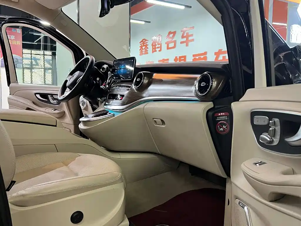 Mercedes-Benz V-Class 2022 V 260 L Long Wheelbase Premium Edition купить на сайте DeffCars
