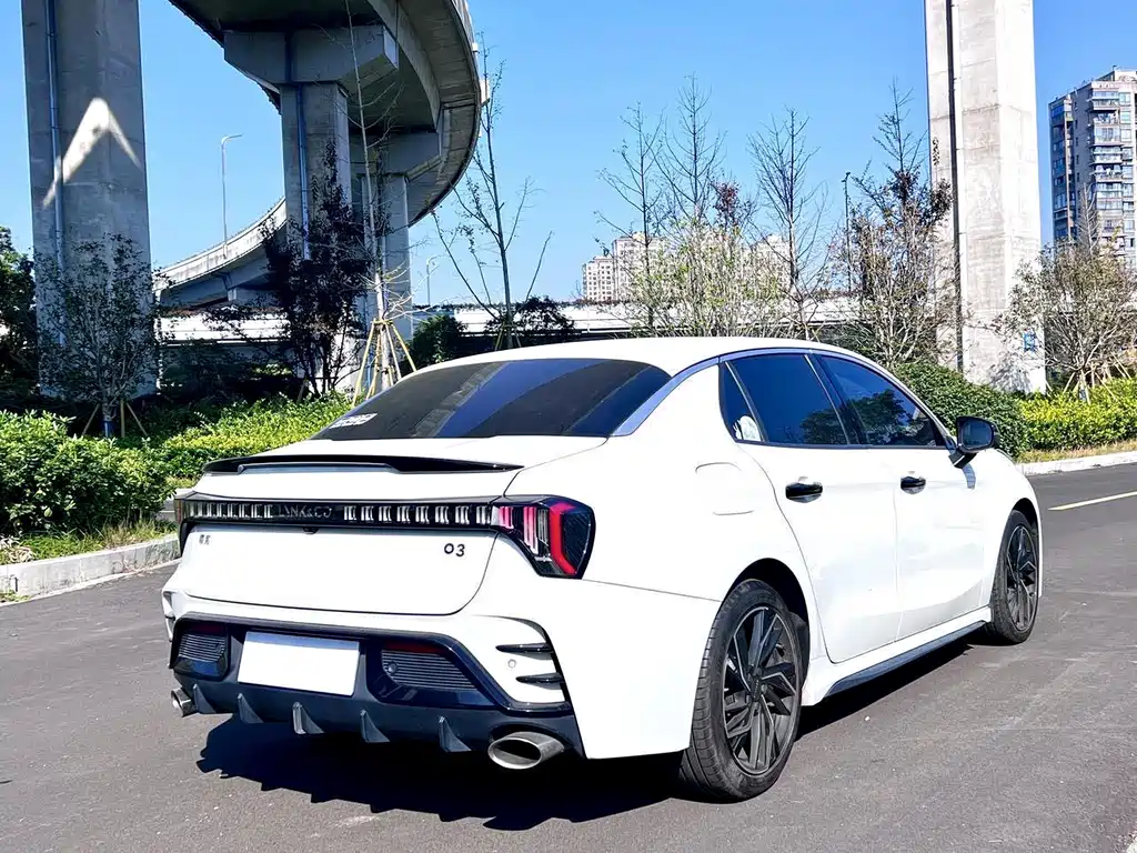 Lynk & Co 03 2023 1.5TD DCT Pro купить на сайте DeffCars