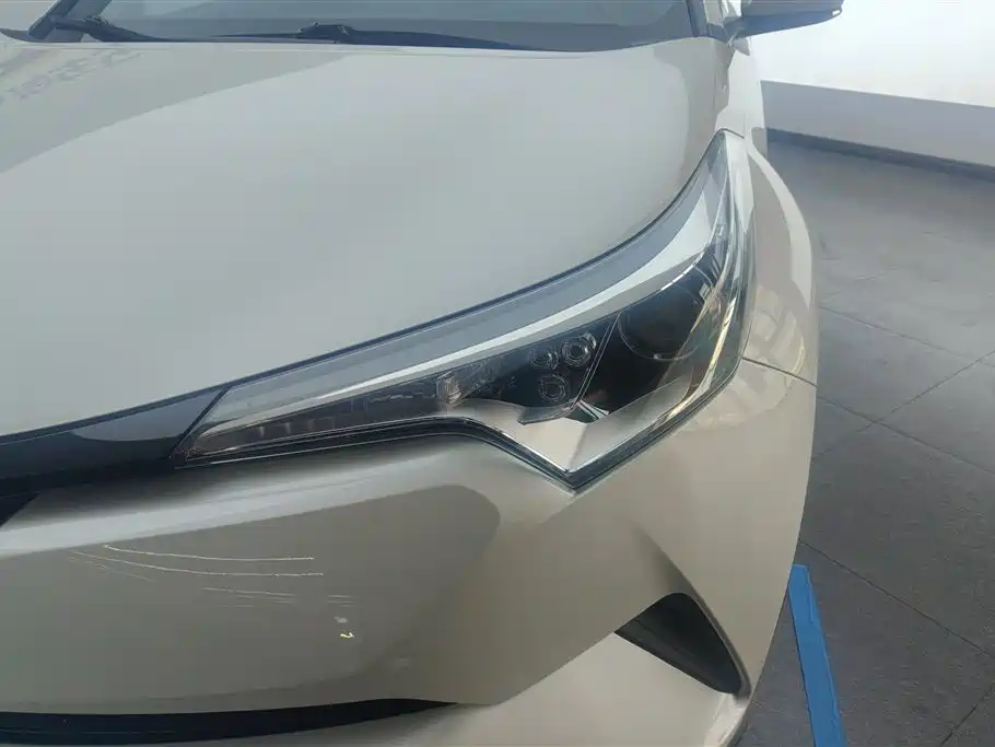 Toyota C-HR 2020 2.0L Leading Edition купить на сайте DeffCars