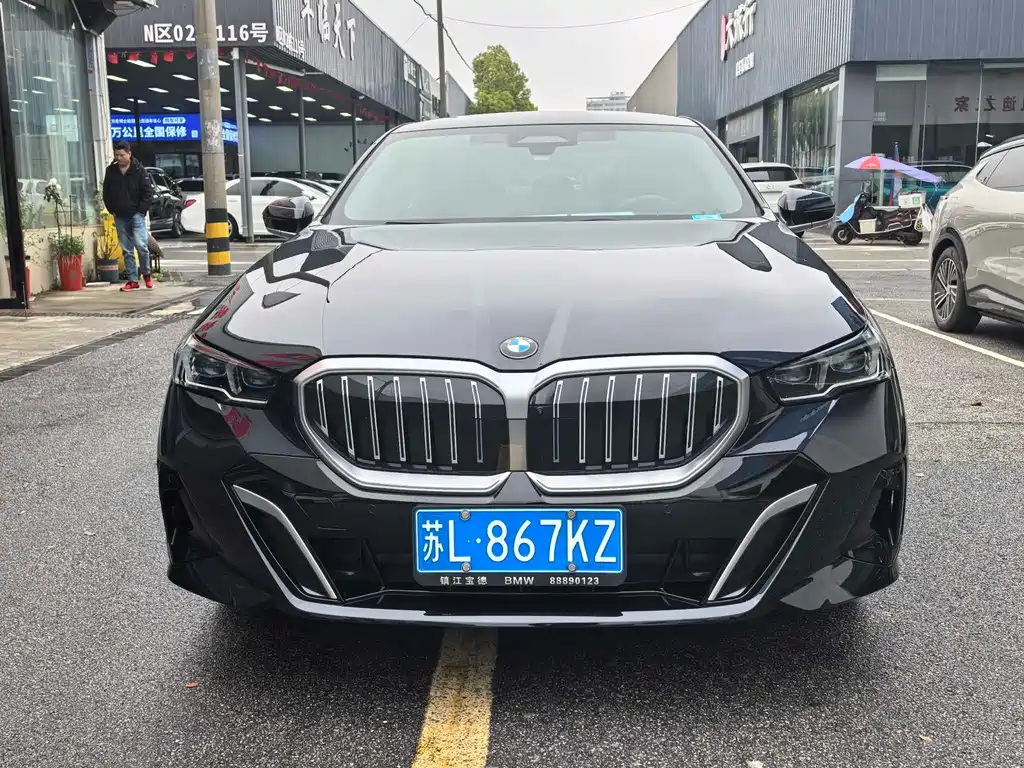 BMW 5 Series 2025 530Li Exclusive M Sports Package купить на сайте DeffCars